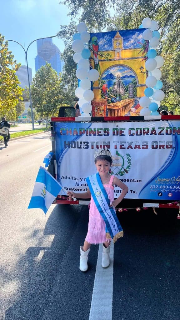 Ivanna Mazariegos, Niña Independencia Guatemala Houston participa con entuasiasmo del desfile