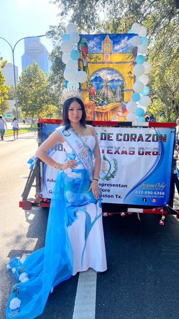 Millie Oxlaj, Miss Teen Independencia Guatemala USA, exhortó a más jóvenes de familia guatemalteca a expresar orgullo por su identidad y raíces. (Foto cortesía Chapines de Corazón)