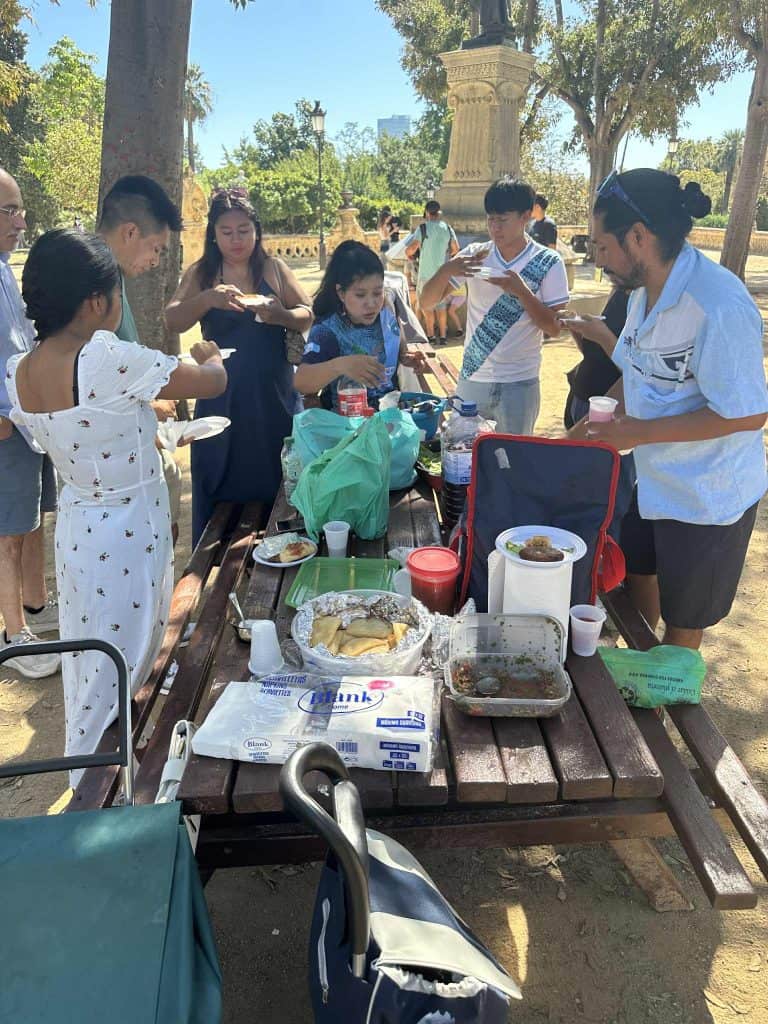 Sin duda alguna el sabor de antojitos chapines fue el encanto y fluir de recuerdos de los guatemaltecos radicados en Barcelona, que se reunieron el domingo 13 de septiembre 2026 para celebrar la Festividad Patria de Independencia. (Foto Leonel Arenas)