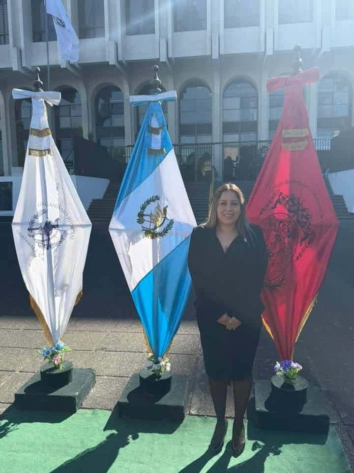 El día en que prestó el juramento profesional como abogada y notaria guatemalteca en la Corte Suprema de Justicia, a finales de 2025, Kelley casi no podía creerlo: pero era real, había logrado graduarse. (Foto Kelley Morales)
