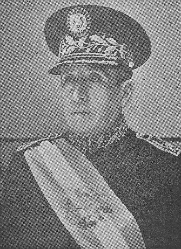El general Federico Ponce Vaides formó parte del triunvirato nombrado tras la renuncia del dictador Jorge Ubico y tres días después fue nombrado presidente provisional con la obligación de convocar a elecciones. Primero dijo que no participaría en ellas, pero después anunció su candidatura y comenzó la represión contra partidos y aspirantes rivales.