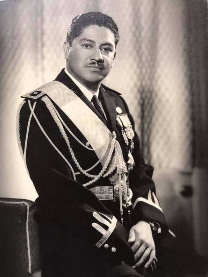 El coronel Carlos Enrique Díaz era el jefe de las fuerzas armadas en el gobierno de Jacobo Arbenz y fue a él quien le dejó el poder al renunciar. Sin embargo, por ser visto como un continuismo, apenas de le dejó estar 15 horas como mandatario, del 27 al 28 de junio de 1954