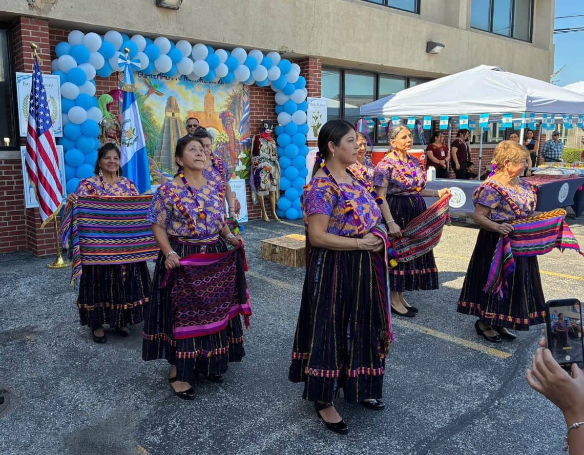 Danza guatemalteca durante el sábado consular cívico efectuado el 12 de septiembre en el Consulado de Guatemala en Chicago
