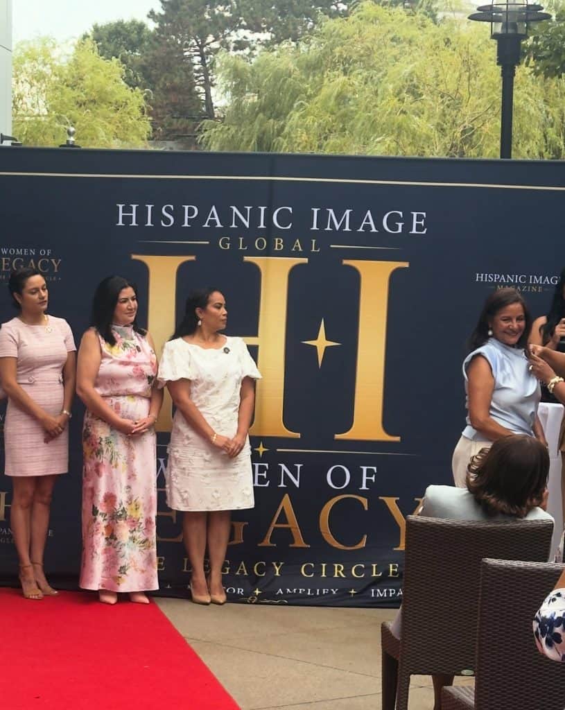 Tiana asistió a la gala de entrega del reconocimiento a las 25 mujeres hispanas más influyentes en Rhode Island, el 1 de septiembre de 2026.