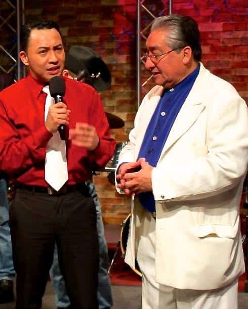"Gracias David Marín por abrirme esa puerta en tu programa de televisión, fue la entrada a un mundo de oportunidades", expresa el migrante guatemalteco Juan Valdez, radicado actualmente en Chicago. – SoyMigrante.com REVISTA "Gracias David Marín por abrirme esa puerta en tu programa de televisión, fue la entrada a un mundo de oportunidades", expresa el migrante guatemalteco Juan Valdez, radicado actualmente en Chicago.