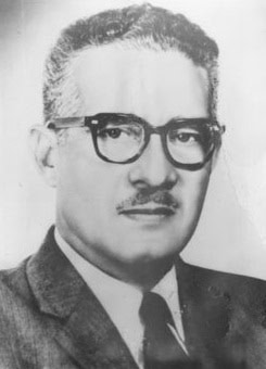 Miguel Ortiz Pasarelli era el candidato que había ganado las elecciones presidenciales del 20 de octubre de 1957. El candidato que quedó en segundo lugar, el general Miguel Ydígoras Fuentes denunció un supuesto fraude y sus seguidores protestaron en las calles, aunque nunca se demostró o se dijo cómo habría sido dicho "fraude". – SoyMigrante.com REVISTA – SoyMigrante.com REVISTA Miguel Ortiz Pasarelli era el candidato que había ganado las elecciones presidenciales del 20 de octubre de 1957. El candidato que quedó en segundo lugar, el general Miguel Ydígoras Fuentes denunció un supuesto fraude y sus seguidores protestaron en las calles, aunque nunca se demostró o se dijo cómo habría sido dicho "fraude".