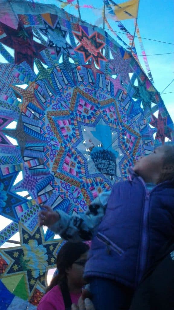 Como si el tiempo no pasara y a la vez se hiciera permanente el recuerdo: barriletes gigantes de Santiago Sacatepéquez en 2016