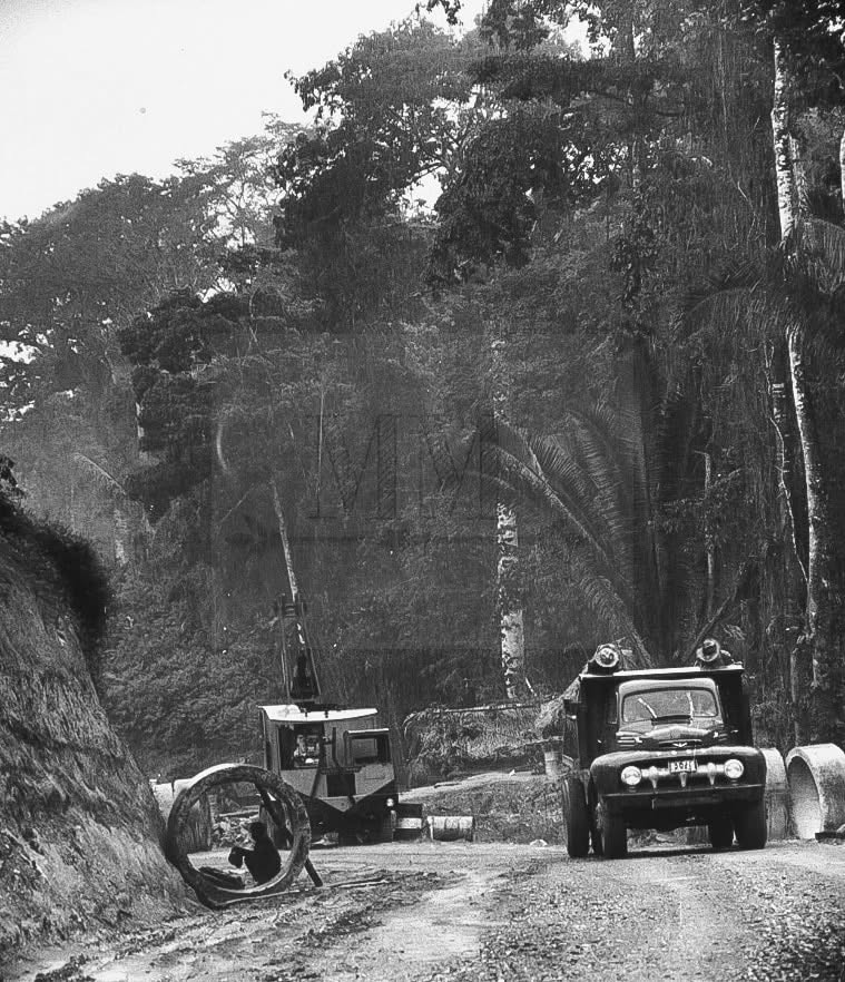Entre 1952 y 1959 se construyeron los 300 kilómetros de la carretera al Atlántico. La obra fue inaugurada por el presidente Miguel Ydígoras Fuentes en noviembre de 1959.