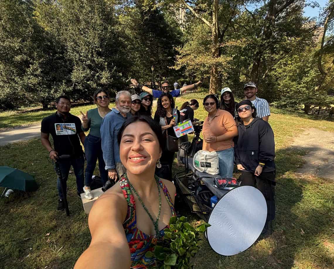 Con el entusiasmo que siempre le caracteriza, la guatemalteca Karina Onofre asumió el papel de Sak Nikté, sacerdotisa y viajera espacial, con mucho respeto hacia la cultura maya y la comunidad maya k'iche, como un mensaje que también evoca los dramas e implicaciones de la migracion. (Foto cortesía Karina Onofre) – SoyMigrante.com REVISTA – SoyMigrante.com REVISTA Con el entusiasmo que siempre le caracteriza, la guatemalteca Karina Onofre asumió el papel de Sak Nikté, sacerdotisa y viajera espacial, con mucho respeto hacia la cultura maya y la comunidad maya k'iche, como un mensaje que también evoca los dramas e implicaciones de la migracion. (Foto cortesía Karina Onofre)