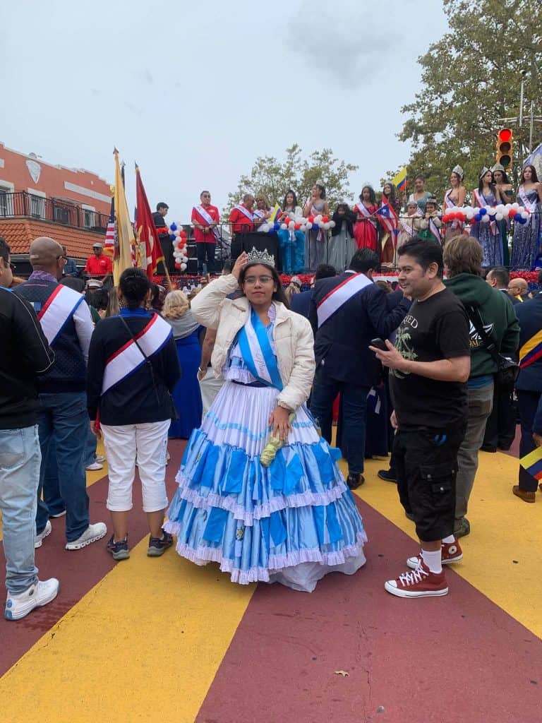 Dentro del Desfile Hispanoamericano de New Jersey con motivo del Mes de la Herencia Hispana, los guatemaltecos aportaron alegría, entusiasmo y también música, a cargo de la cantautora Wendy DGi.