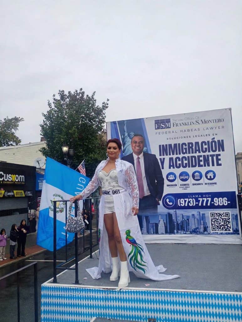 Dentro del Desfile Hispanoamericano de New Jersey con motivo del Mes de la Herencia Hispana, los guatemaltecos aportaron alegría, entusiasmo y también música, a cargo de la cantautora Wendy DGi.