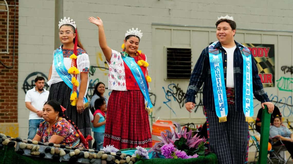 Colorido, creatividad y mucho orgullo por las raíces multiculturales guatemaltecas distinguieron la representación de Guatemaltecos en Oklahoma durante el Desfile de las Américas, en Oklahoma City el sábado 3 de octubre, con motivo del Mes de la Herencia Hispana en Estados Unidos. (Fotos Guatemaltecos en Oklahoma)