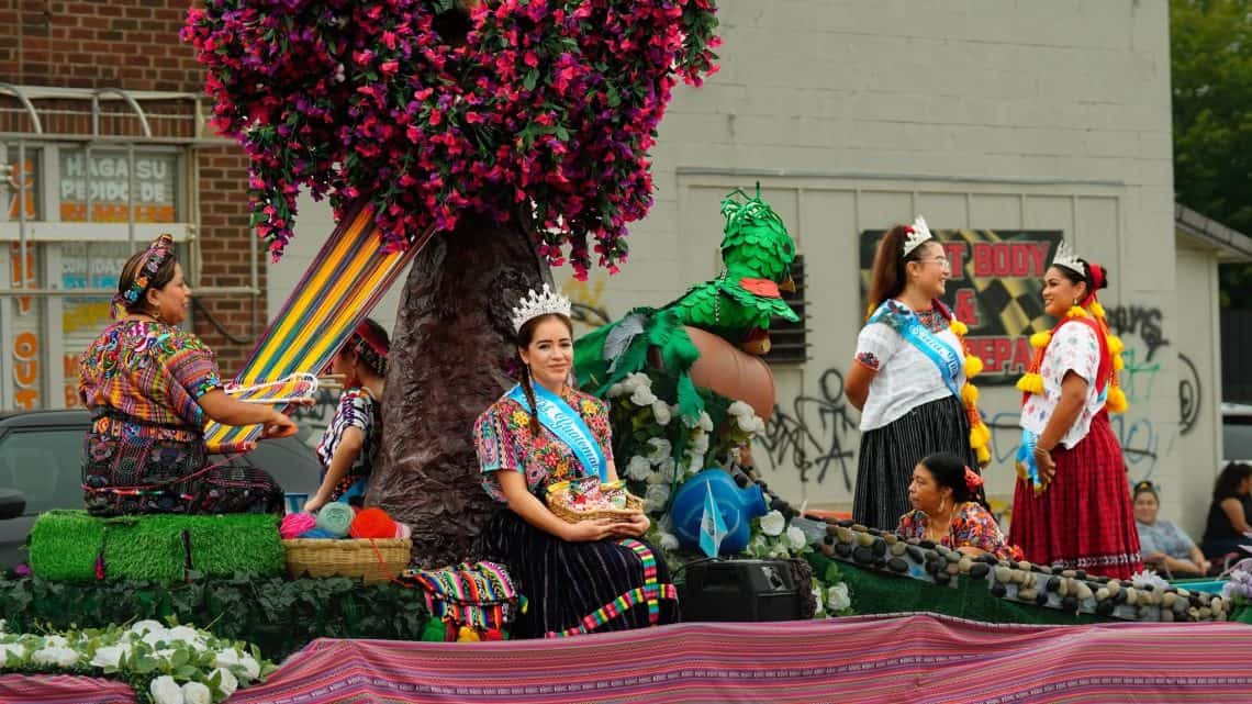 Colorido, creatividad y mucho orgullo por las raíces multiculturales guatemaltecas distinguieron la representación de Guatemaltecos en Oklahoma durante el Desfile de las Américas, en Oklahoma City el sábado 3 de octubre, con motivo del Mes de la Herencia Hispana en Estados Unidos. (Fotos Guatemaltecos en Oklahoma)