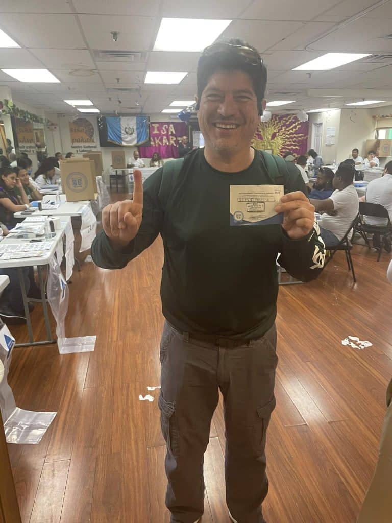 En las elecciones de 2023, a Miguel Ángel Gonzalez Rivera, migrante y politólogo, le tocó votar en Nueva York, en donde participa en la iniciativa Northern Triangle, que busca promover acuerdos y consensos para abrir vías de desarrollo con sectores políticos guatemaltecos.