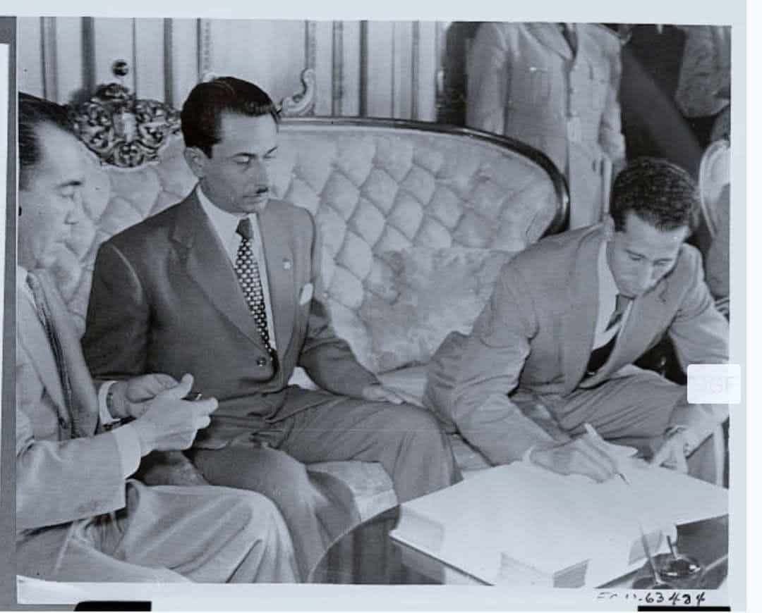 El 2 de septiembre de 1954, los dos integrantes del triunvirato militar, coronel Elfego Monzón y Enrique Trinidad Oliva, dejan el poder en manos del coronel Carlos Castillo Armas, convertido en presidente provisional.
