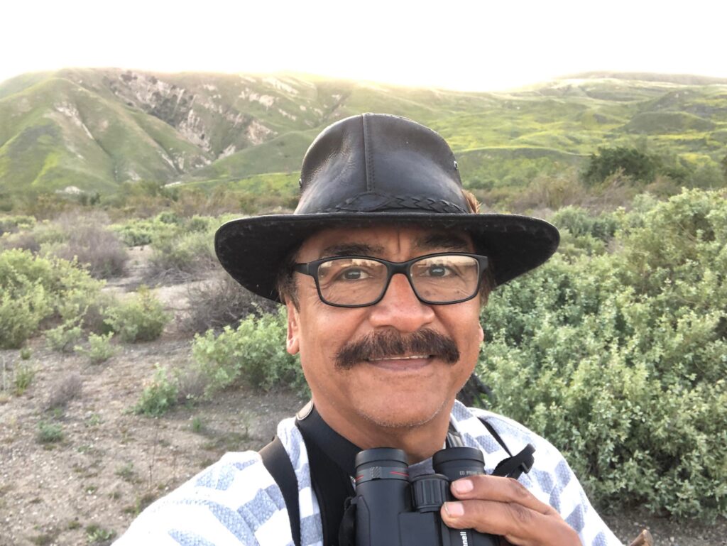 René Corado, migrante y biologo director del museo de aves de Oxnard, California – SoyMigrante.com – SoyMigrante.com