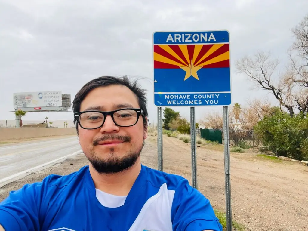 Walter Lopez, migrante guatemalteco radicado en Montana, instala aires acondicionados en varios Estados.