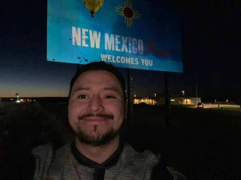 Walter Lopez, migrante guatemalteco radicado en Montana, instala aires acondicionados en varios Estados.