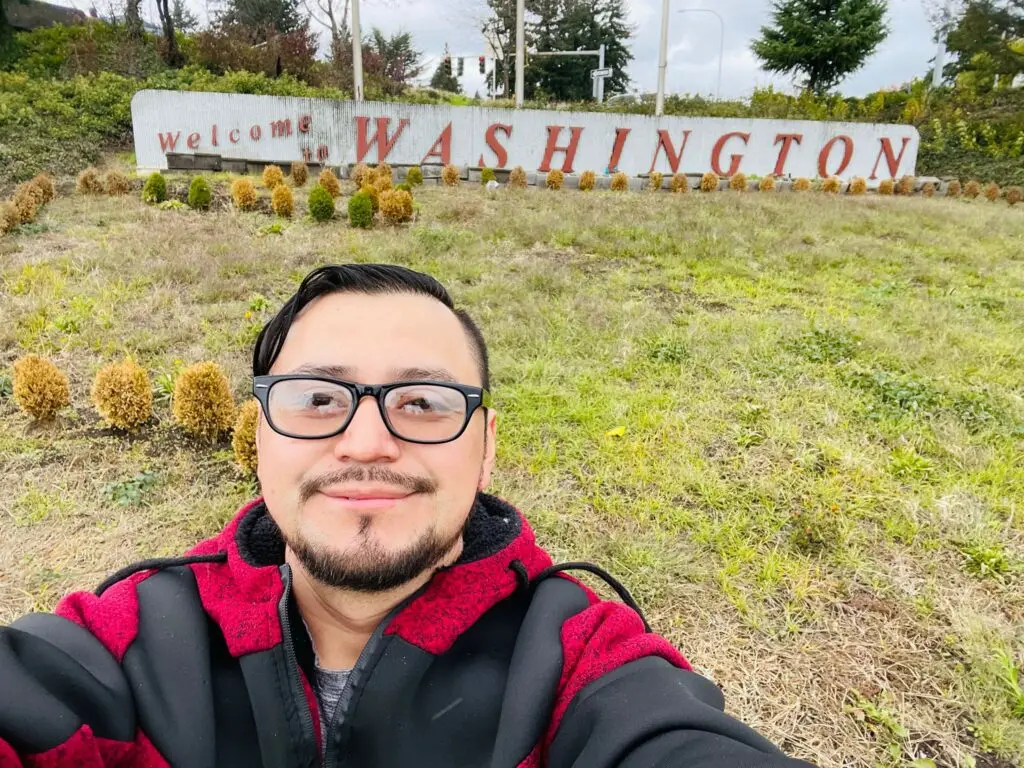 Walter Lopez, migrante guatemalteco radicado en Montana, instala aires acondicionados en varios Estados.