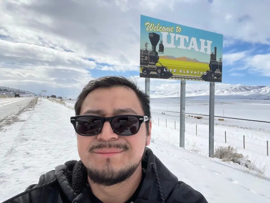 Walter Lopez, migrante guatemalteco radicado en Montana, instala aires acondicionados en varios Estados.