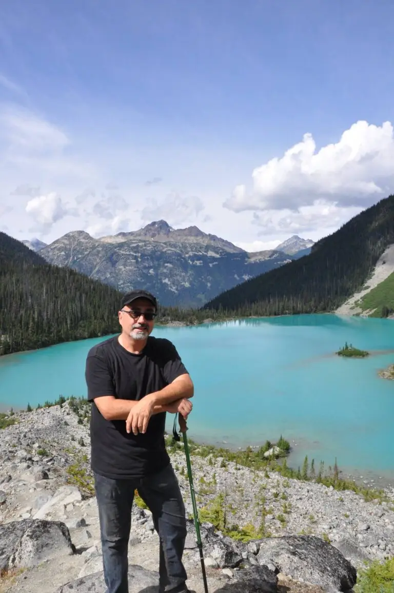 Antonio López migrante guatemalteco en Canadá desde 2009 fotos de diversas etapas de su vida y tambien de su album como fotógrafo (8)