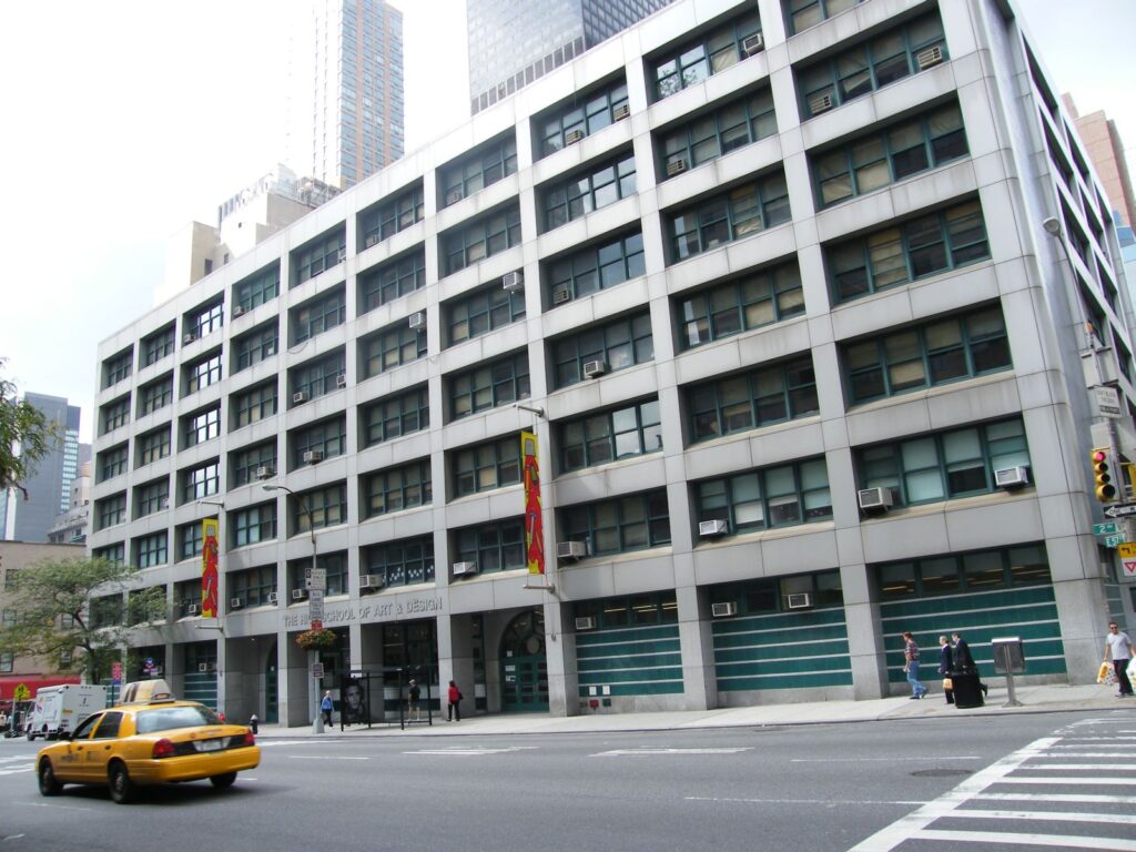 Edificio de la High School of Arts de Nueva York, en donde Álvaro Batres se graduó de secundaria y prosiguió su carrera universitaria de comunicación y diseño.