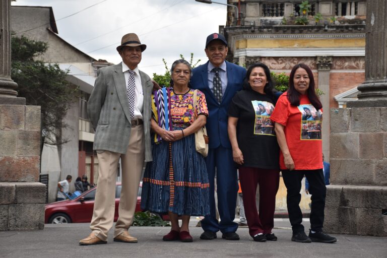 Cada que pueden regresan para visitar a su familia y disfrutar del lugar que los vio nacer, disfrutan de la comida y las actividades guatemaltecas