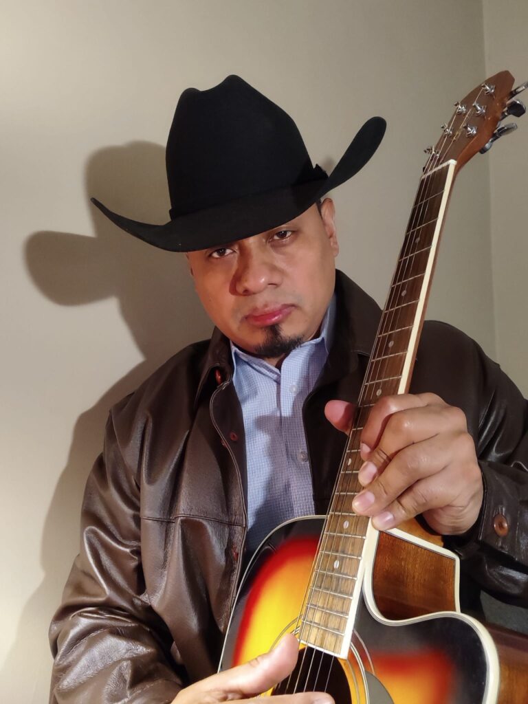 Joselino Chocoj originario de Pachulum Quiché Guatemala es cantante y compositor, migro a Estados Unidos muy joven, escribe canciones inspirada en su familia y paisanos