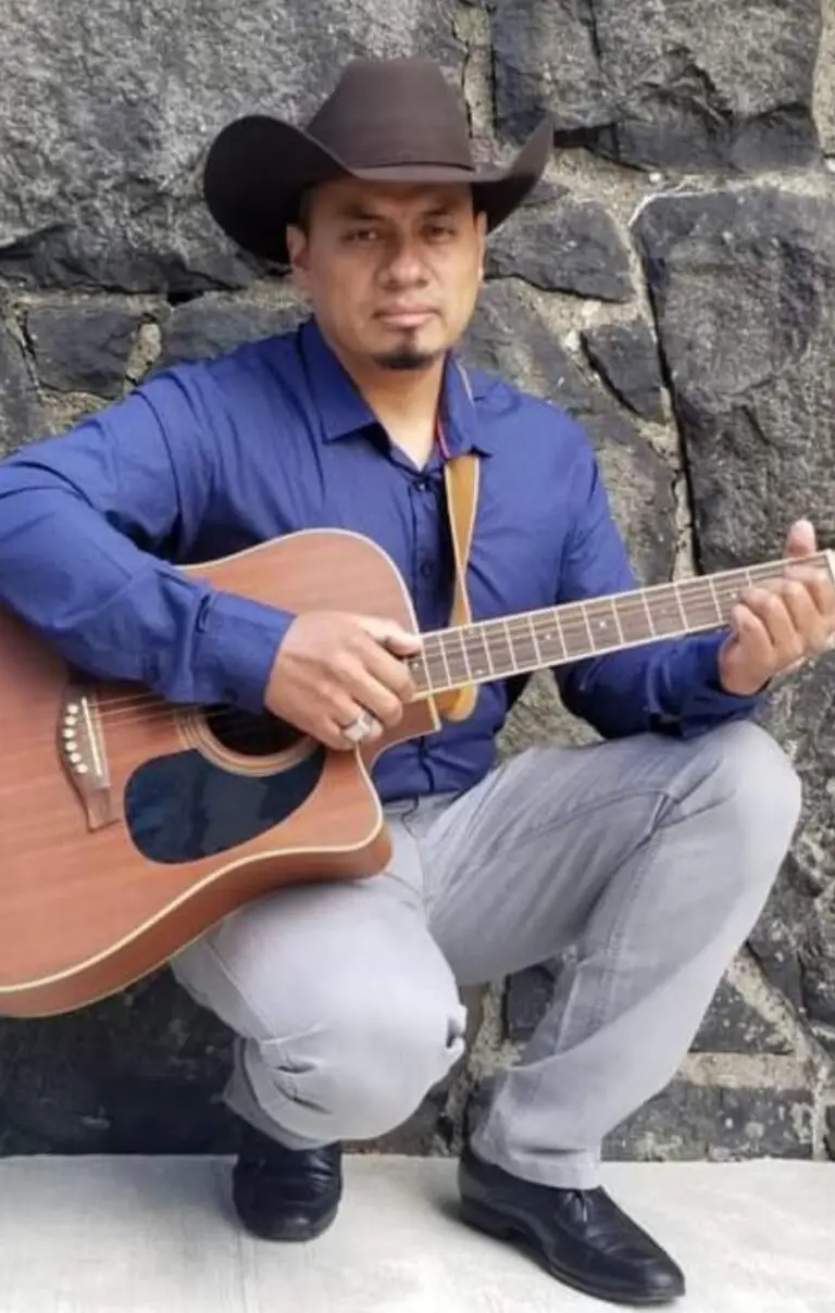 Joselino Grabó su primer videoclip llamado _Homenaje a mis padres_ un tema dedicado a sus padres, Tras migrar a Estados Unidos no Ha visto a su familia que se encuentra en Pachalum Quiché