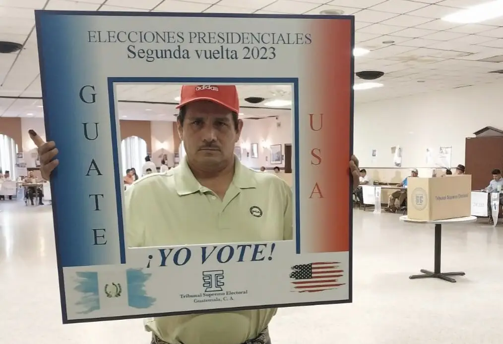 Guatemaltecos residentes en EE.UU. participaron en las votaciones en centros establecidos en dicho país. Fotografía TSE – SoyMigrante.com – SoyMigrante.com