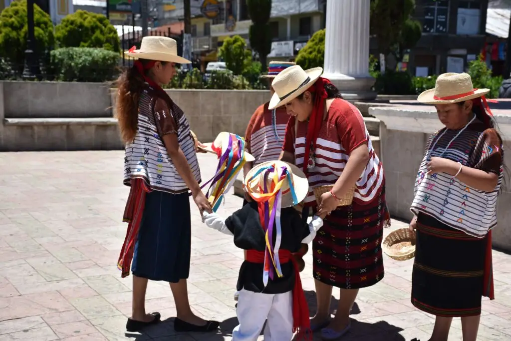 hijas, hijas sobrinos y nietos participan dentro del grupo de Danza AJPON – SoyMigrante.com – SoyMigrante.com