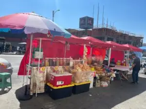 502 Granizadas chapinas es un negocio de una emprendedora migrante guatemalteco que se encuentra ubicada en la calle seis y Bonnie brea, Los Ángeles California i