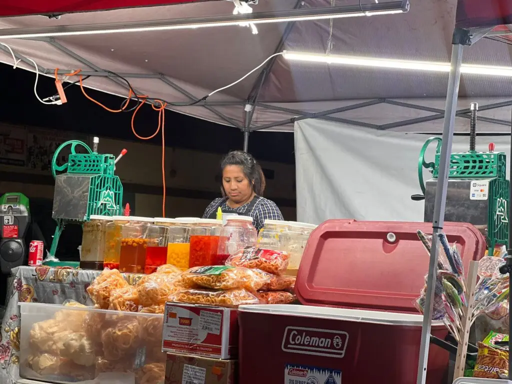 502 granizadas chapinas ofrece también otros productos como_ chicharrinas, golosinas y dulces guatemaltecos – SoyMigrante.com – SoyMigrante.com