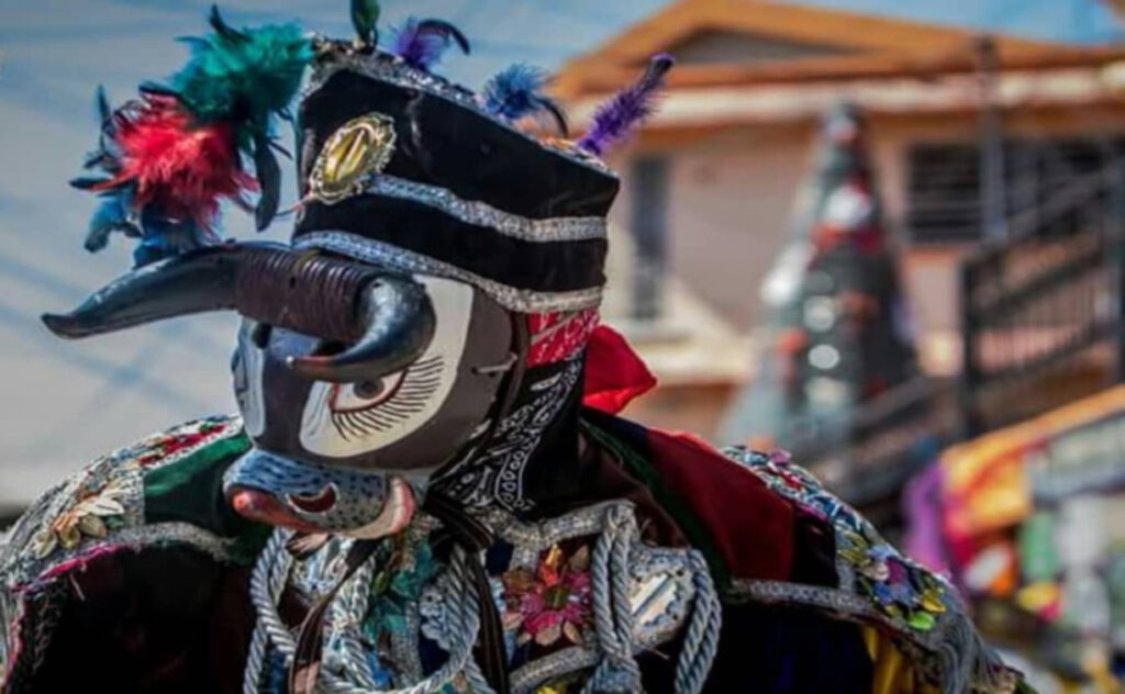 La máscara del toro es una de las más simpáticas y emblemáticas de todo el mundo de las danzas tradicionales guatemaltecas. Fotografía archivo del Sistema de Información Cultural de Guatemala.