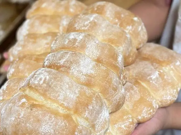 Tradicional pan francés se acostumbra acompañar con tamales (paches) en Guatemala