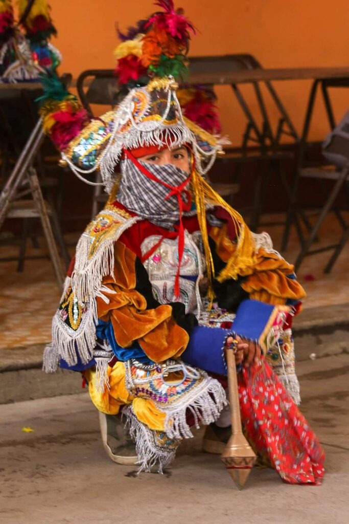 Desde temprana edad se comienza la transmisión de la tradición de la Danza del Torito. Los vaqueros pasarán un día a ser caporales e incluso pueden ser mayordomos. (Fotografía Danza del Torito 2022 de la Municipalidad de Sumpango Sacatepéquez)