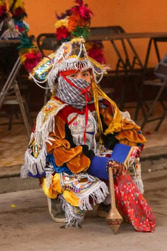 Desde temprana edad se comienza la transmisión de la tradición de la Danza del Torito. Los vaqueros pasarán un día a ser caporales e incluso pueden ser mayordomos. (Fotografía Danza del Torito 2022 de la Municipalidad de Sumpango Sacatepéquez) – SoyMigrante.com – SoyMigrante.com