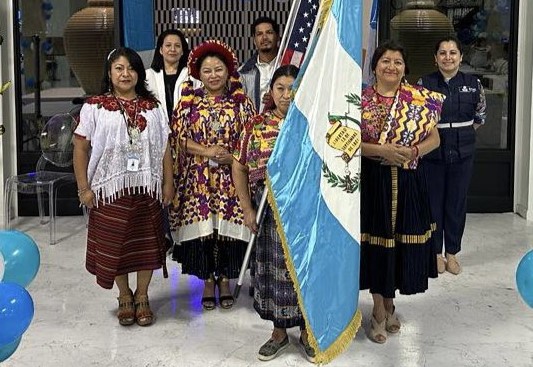 Azul y blanco llevan dos siglos en la bandera de Guatemala