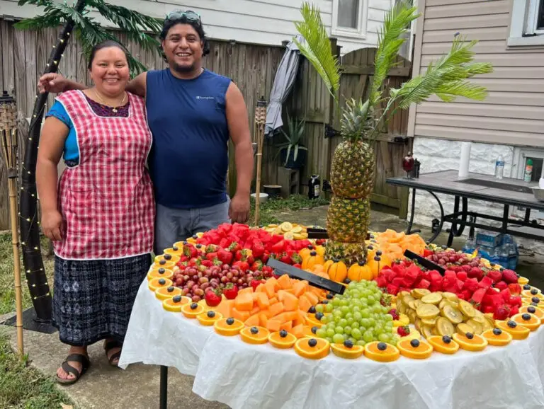 “Aprendí a cocinar por mi mamá. La especialidad de la casa son los churrascos, se acompañan de arroz, frijol, papa, chirmol a base del chile Cobán, tortillas y los asados” – SoyMigrante.com – SoyMigrante.com