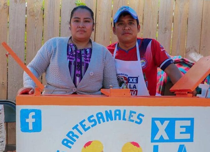 Elías y Marleni agradecen a sus familias en Guatemala el apoyo para sus emprendimientos de helados, tamales y paches. En síntesis: el amor familiar y a las propias raíces son claves de su éxito.