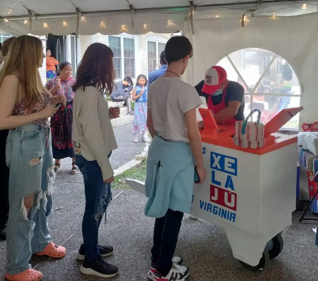 El sabor de los helados migrantes conquista paladares de todas edades y nacionalidades en Estados Unidos.