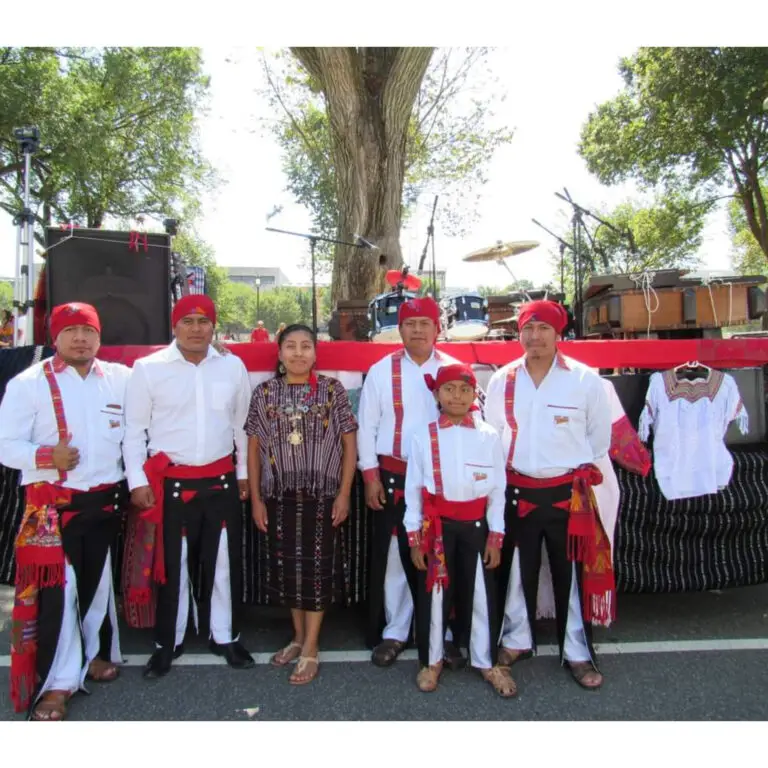 Awal nació con el objetivo de mantener la cultura a través de la danza. También crearon la marimba Maya Awal, misma que interpreta temas musicales con la marimba