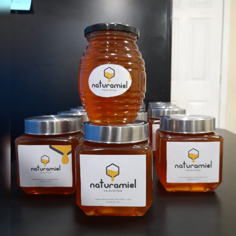 Miel es comercializado en ferias de emprendimiento local