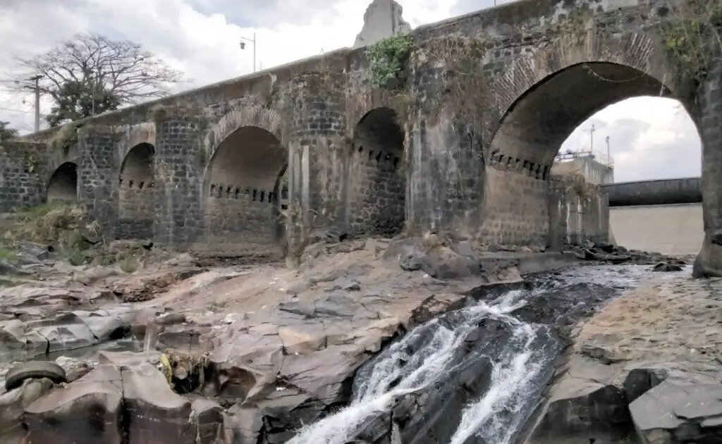 El puente es considerada la máxima obra de ingeniería civil en la la época colonial guatemalteca, dada su dimensión, solidez y duración. – SoyMigrante.com – SoyMigrante.com