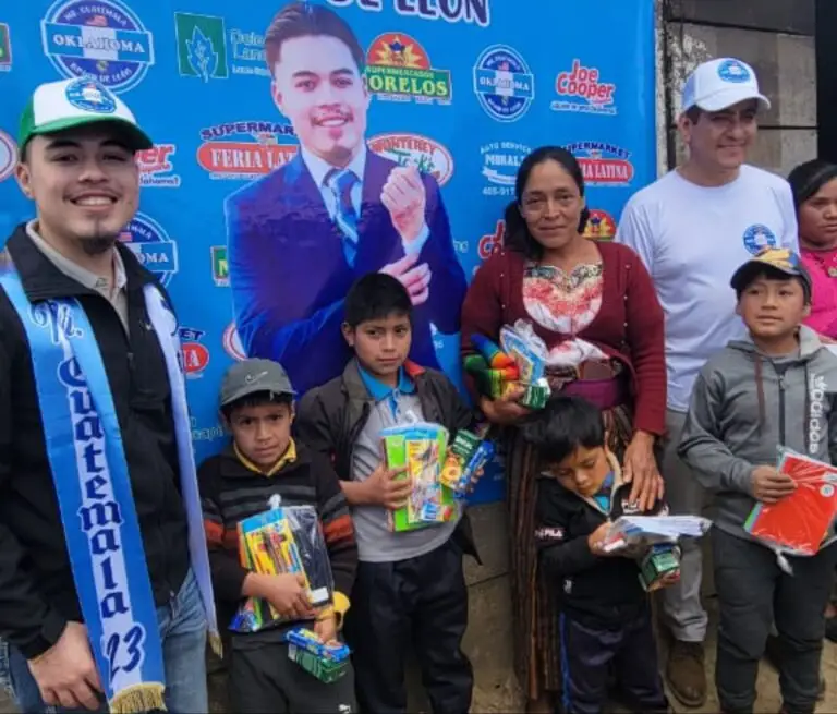 Caserío Piedra de Fuego, Comitancillo, Quetzaltenango entrega de kits escolares
