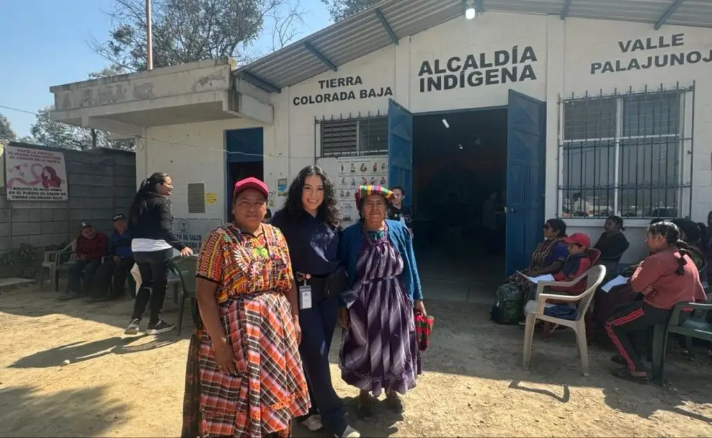 Limary Gramajo es hija de migrantes guatemaltecos, Gracias al apoyo de becas y prestamos estudiantiles Limary estará a punto de graduarse como ginecóloga obstetra. Desde que supo de la misión en Guatemala se motivo a reunir insumos para las comunidades a las que se realizaba la jornada con el apoyo de la comunidad migrante guatemalteca radicada en Oklahoma – SoyMigrante.com – SoyMigrante.com