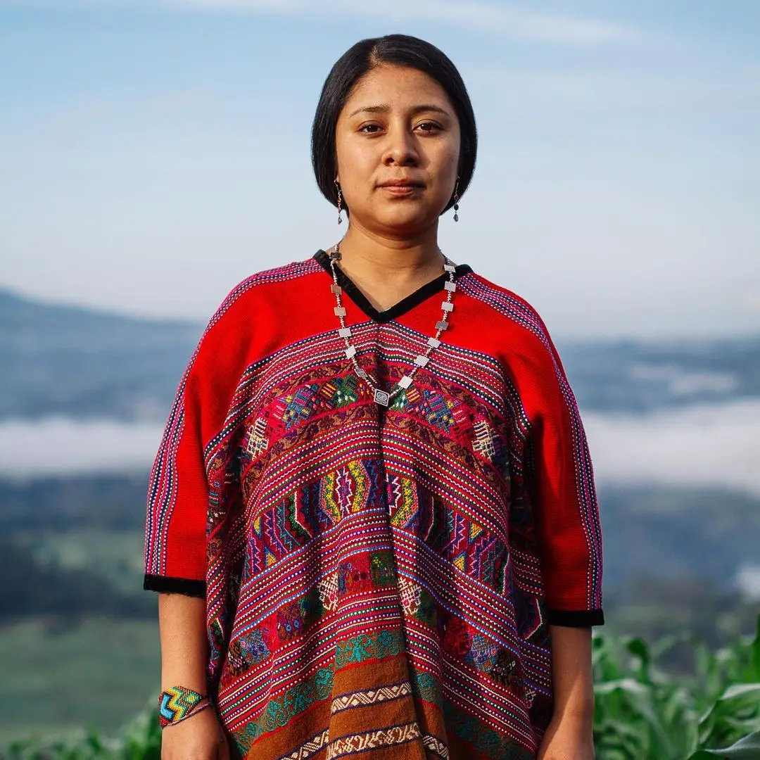 Ch’umilkaj Nicho es una cantautora kaqchikel originaria de Comalapa, Guatemala. Sus presentaciones son en su idioma materno.
