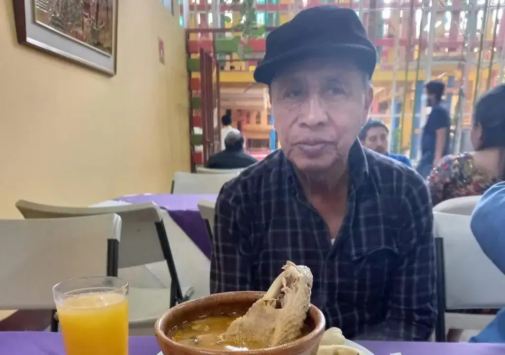 Don José Pérez, padre del chef migrante guatemalteco Darwin, falleció en septiembre de 2023, poco antes de la inauguración del proyecto Ilegal Taquería. Para Darwin él fue siempre su consejero, guía e inspirador en momentos difíciles; por eso siempre dedica su éxito a su memoria.