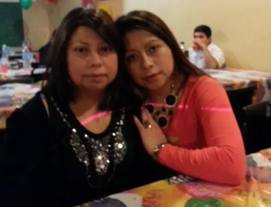 Carol Paxtor junto a su mamá en una fotografía del recuerdo. Ella falleció en 2019, pero le dejó a Carol un ejemplo de trabajo, perseverancia y amor por Guatemala. A ella dedica sus triunfos.