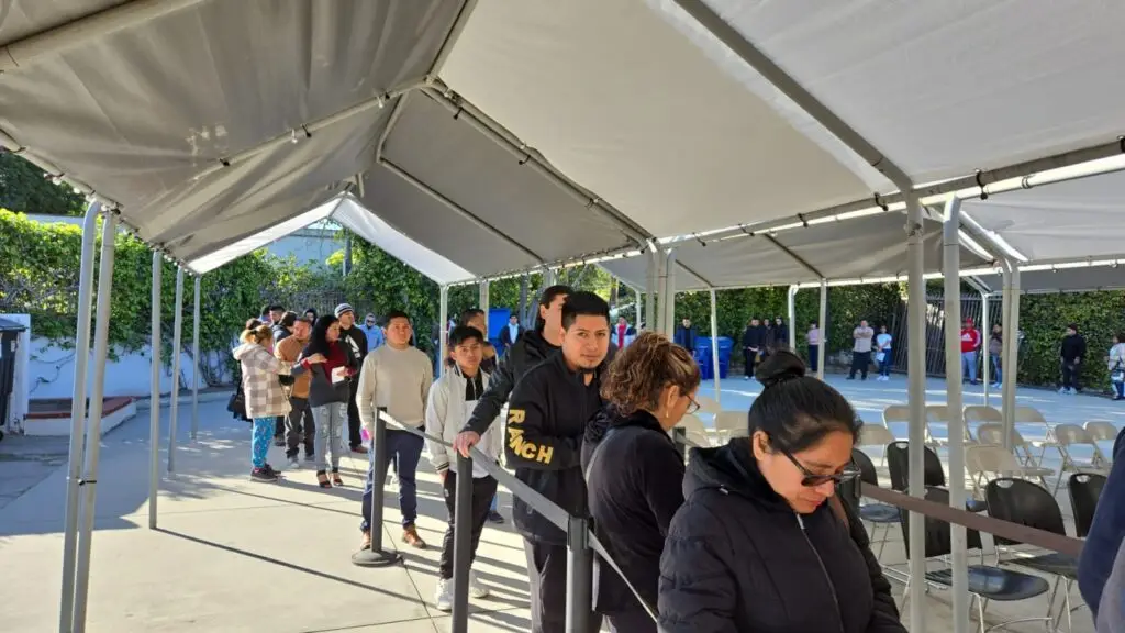 Cientos de guatemaltecos en EE.UU. y Canadá aprovechan la jornadas de fin de semana que ofrecen los consulados para efecutar trámites migratorios.